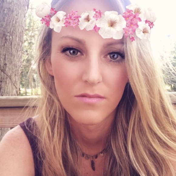 Meet your Posher, Lindsay - Picture 2 of 2